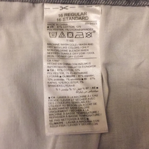 Distressed denim shorts - Picture 5 of 6